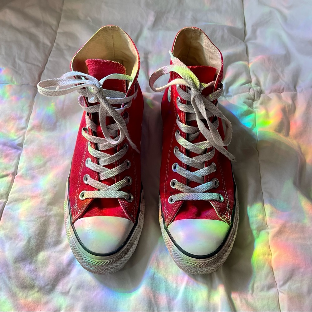 Converse High Tops Red